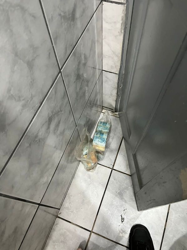 Dinheiro, drogas e arma foram encontrados durante operação Black Lança, da PF por Reprodução | Polícia Federal