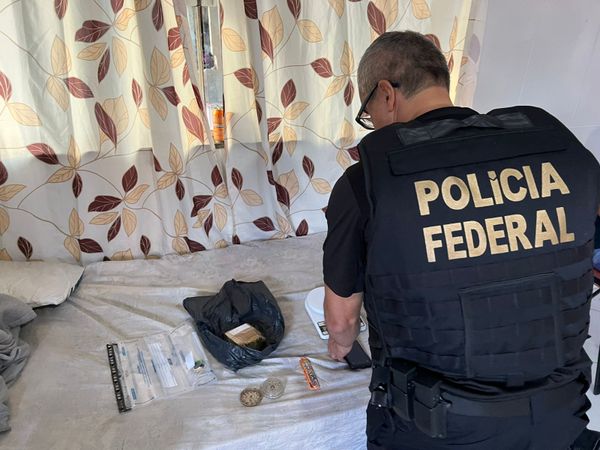 Dinheiro, drogas e arma foram encontrados durante operação Black Lança, da PF por Reprodução | Polícia Federal