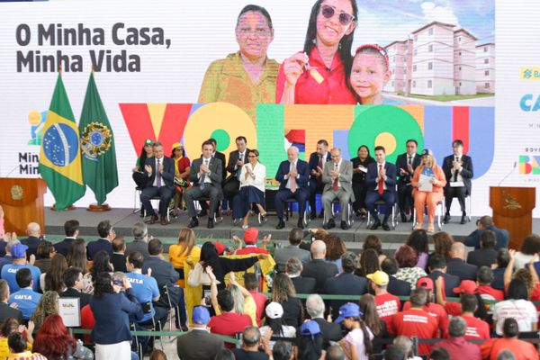  O presidente Luiz Inácio Lula da Silva participa de cerimônia de assinatura do projeto de lei que cria o novo programa Minha Casa, Minha Vida.