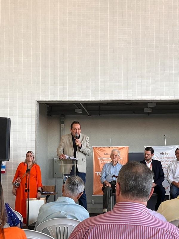 Hildo Cecato, um dos sócios do Top Max, em discuso de inauguração por Top Max/Divulgação