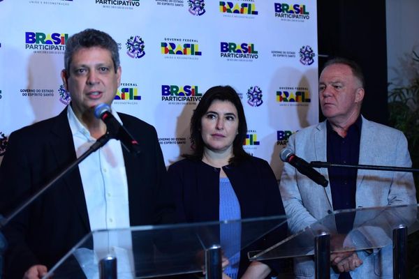 Ministra do Planejamento e Orçamento, Simone Tebet, e do ministro da Secretaria-Geral da Presidência da República, Márcio Macêdo, e governador Renato Casagrande, em Vitória