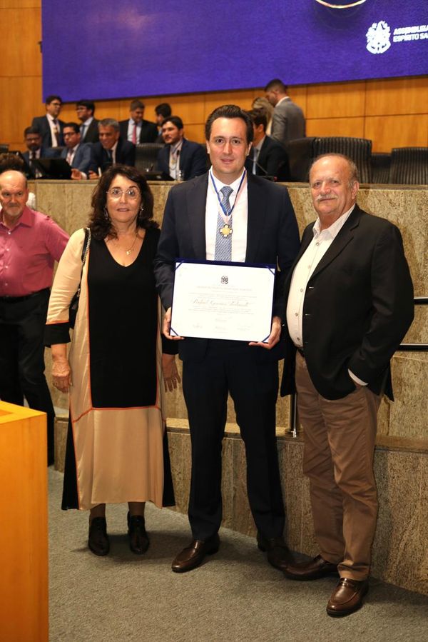 Rafael Furlanetti, diretor institucional da XP Inc., e os pais Angelita Peixinho Furlanetti e Jose Renato Furlanetti