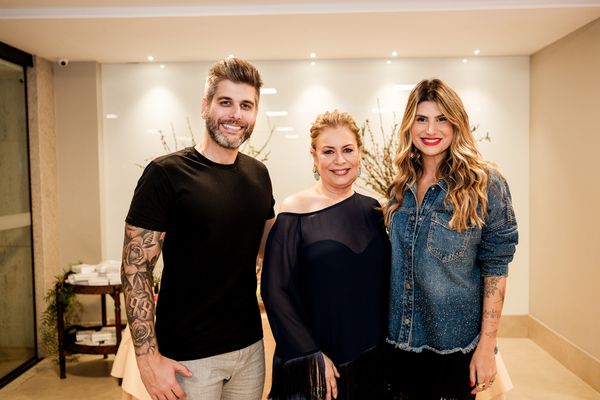 Rodrigo Abelha. Sônia Abelha e Alline Passamani