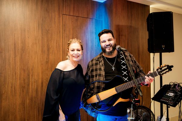 Sônia Abelha e o músico Henrique Fontoura