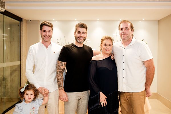 Sonia Abelha e os filhos Ricardo, Rodrigo e Renzo e a neta Antonella