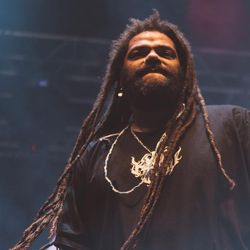 Vitin, da banda Onze:20, é uma das atrações do Festival da Baleia
