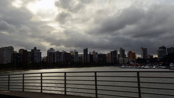 Festas de Natal são celebradas anualmente entre os dias 24 e 25 de dezembro, e o verão, que neste ano começa no sábado (21), já dá sinais no próximo feriado