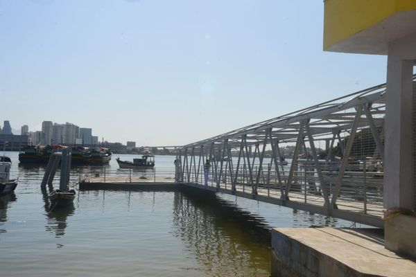 Estação do Aquaviário na Prainha, em Vila Velha, em fase final de acabamento por Ricardo Medeiros