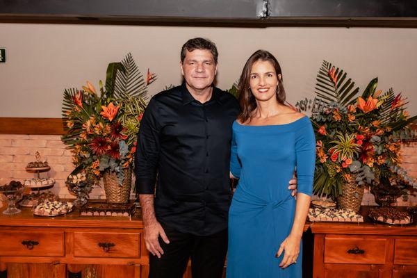O sócio da Lotes CBL, Arnaldo Pagani com sua esposa Juliana Ferrari, no jantar de comemoração dos 15 anos da empresa atuando mercado imobiliário capixaba