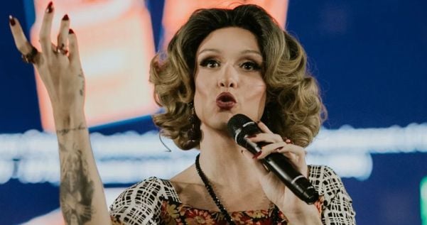 Drag queen participa da pré-estreia da sexta edição do Festival de Cinema de Santa Teresa (FECSTA), nesta sexta (14), no Teatro Sônia Cabral, em Vitória, com a palestra “LGBTfobia e Direitos Humanos'