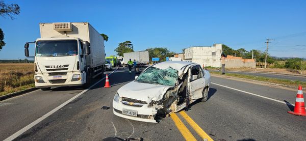 Carro envolvido em acidente na BR 101, em Aracruz por Isaac Ribeiro