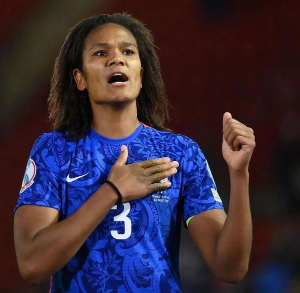 Wendie Renard é a principal jogadora da França, adversário mais forte do grupo do Brasil
