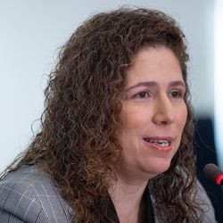 Ministra Esther Dweck diz que ideia ainda está em fase inicial de discussão entre MEC e Escola Nacional de Administração Pública