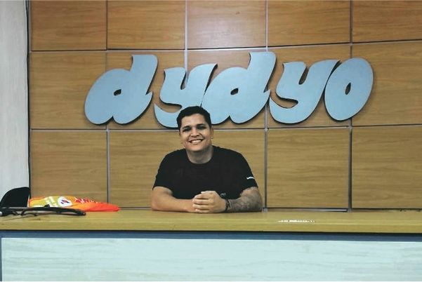 Keoma Oliveira, 27, é contratado por empresa de refrigerantes concorrente da qual trabalhava antes. Ex-operador de máquinas fez festa de aniversário para o filho com refrigerantes Dydyo, enquanto era funcionário da Frisky
