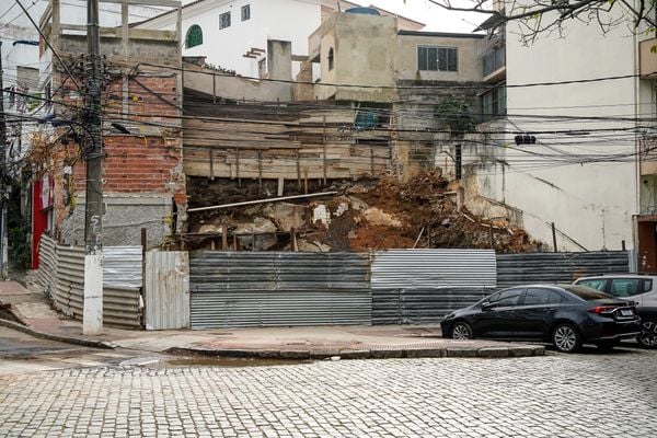 Área onde prédio foi demolido na praça COsta Pereira, no Centro de Vitória