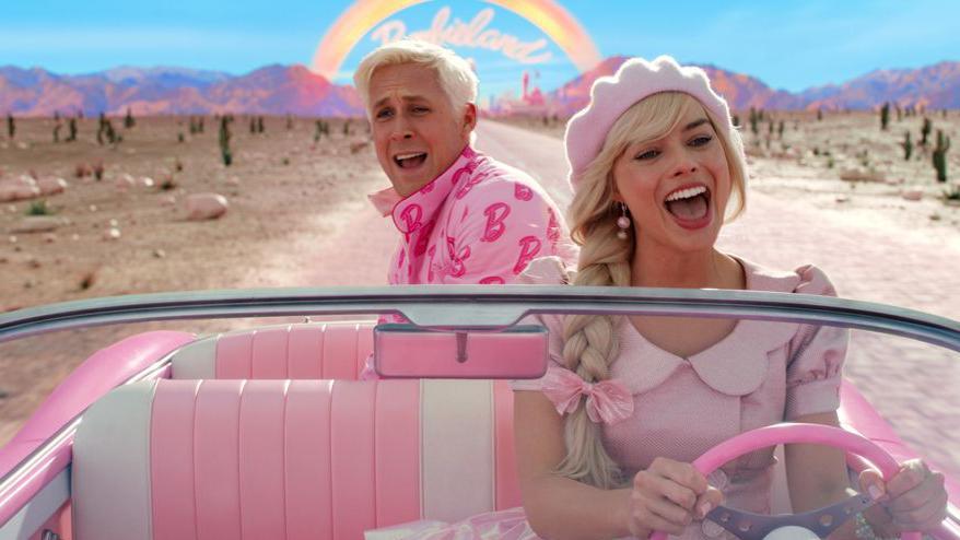 Crítico de cinema e especialista em marketing explicam por que o filme da Barbie está gerando tanta repercussão