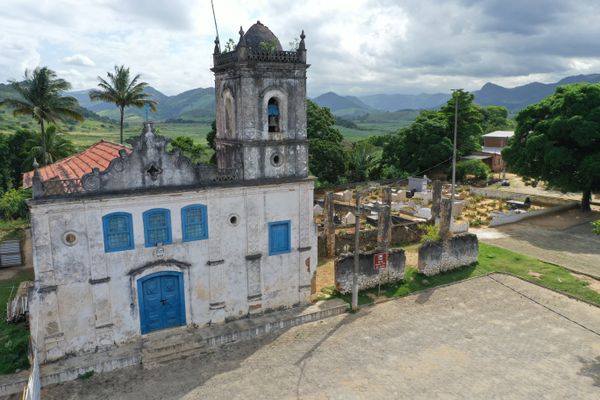A Igreja Nossa Senhora D’Ajuda, em Araçatiba, é um patrimônio tombado e está sendo revitalizado. por Prefeitura de Viana