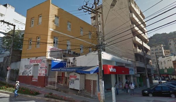 Prédio em 2011, imagem mais antiga capturada pelo Google Maps 