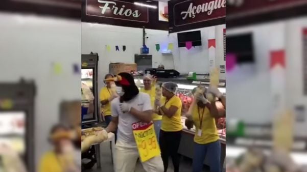 No vídeo que viralizou em uma rede social, os funcionários dançam ao som de uma adaptação da música 'Eguinha Mocotó'; publicação coleciona comentários de pessoas de outros Estados