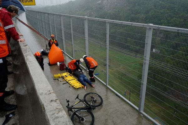 Corpo de Bombeiros Militar realiza simulado de atendimento a ocorrências na Ciclovia da Vida por Vitor Jubini