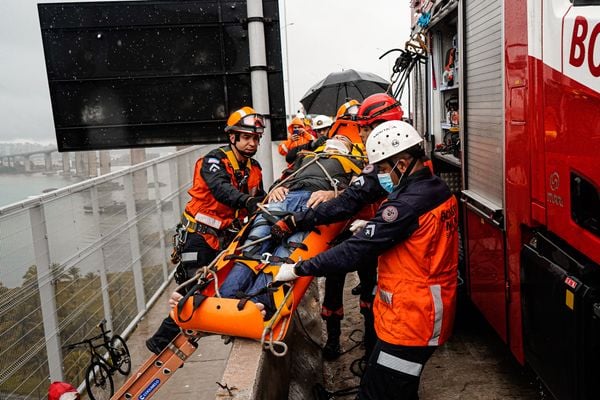 Corpo de Bombeiros Militar realiza simulado de atendimento a ocorrências na Ciclovia da Vida por Vitor Jubini