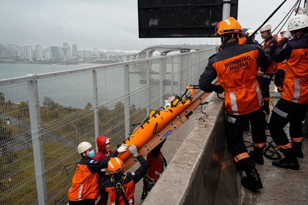 Corpo de Bombeiros Militar realiza simulado de atendimento a ocorrências na Ciclovia da Vida por Vitor Jubini