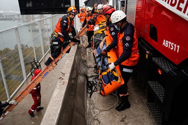 Corpo de Bombeiros Militar realiza simulado de atendimento a ocorrências na Ciclovia da Vida por Vitor Jubini