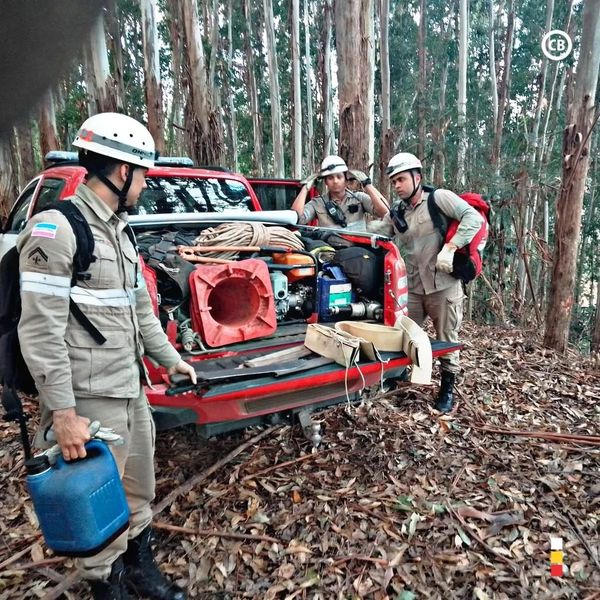 Homens são resgatados de rapel em penhasco em Irupi 