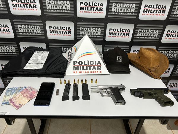 Materiais apreendidos com criminosos após morte no interior de Minas Gerais