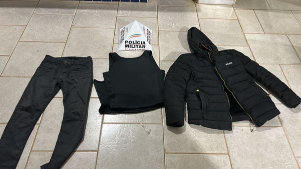 Roupas que criminosos usaram para cometer crime