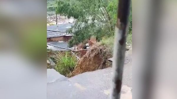 A Gazeta  Muro em estacionamento ameaça desabar em Cariacica