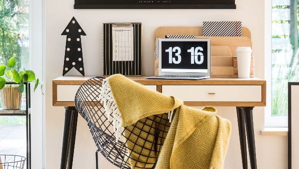 Efeito visual de metal polido nunca sai de moda e pode dar nova vida a objetos e móveis usados; saiba como coordenar o efeito visual com objetos, móveis e estilos de decoração