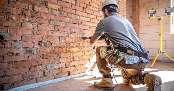 Há oportunidades para açougueiro, confeiteiro, encanador industrial, montador de estruturas metálicas, operador de caixa, entre outras chances