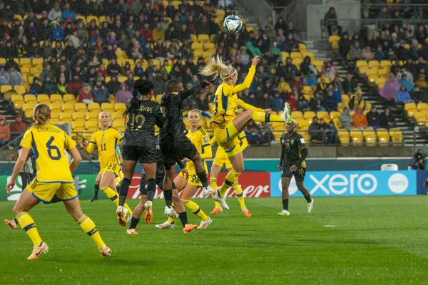 Amanda Ilestedt subindo mais alto que todas para virar a partida