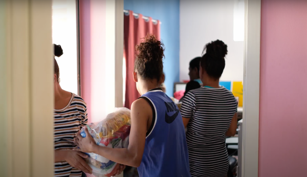 Exclusiva da Óticas Diniz, a ONO Brasil nasceu com o propósito de ajudar crianças e jovens em vulnerabilidade social a terem acesso a óculos de qualidade por ONO Brasil/Divulgação