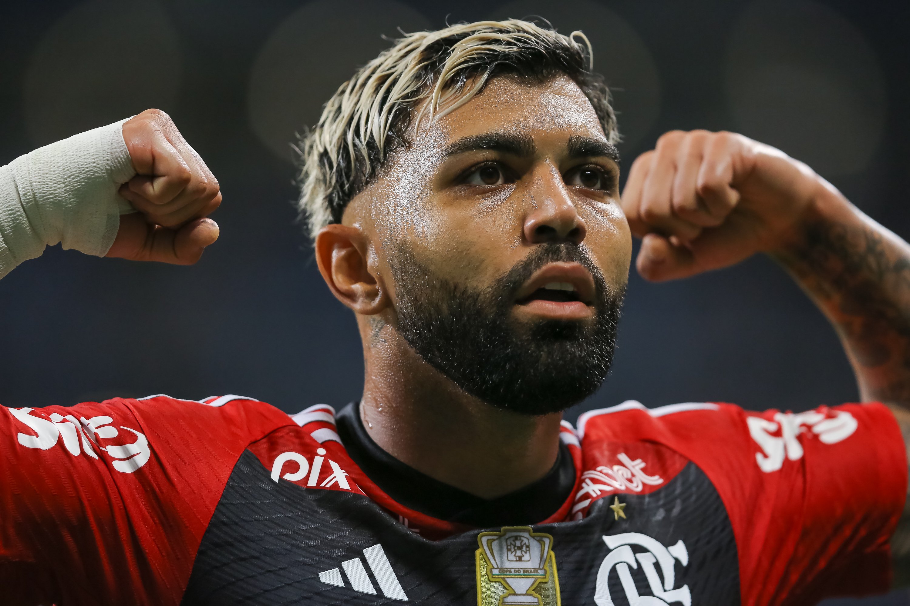 Jogador de 27 anos teria tentado fraudar um controle de doping em 8 de abril, no Centro de Treinamento do Flamengo