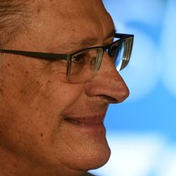 Entre as metas estão a exclusão de mais produtos do tarifaço e a redução da alíquota. Já entre as possíveis concessões, o vice-presidente citou a possibilidade de um acordo de não bitributação com os Estados Unidos