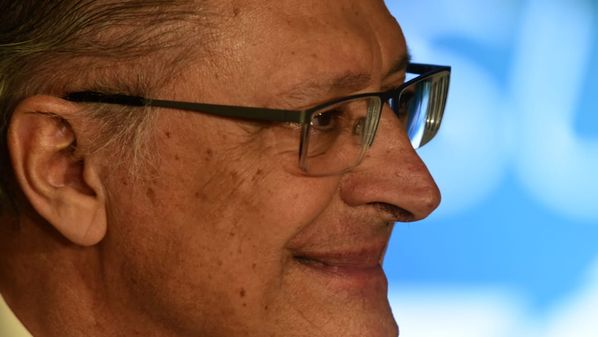 Entre as metas estão a exclusão de mais produtos do tarifaço e a redução da alíquota. Já entre as possíveis concessões, o vice-presidente citou a possibilidade de um acordo de não bitributação com os Estados Unidos