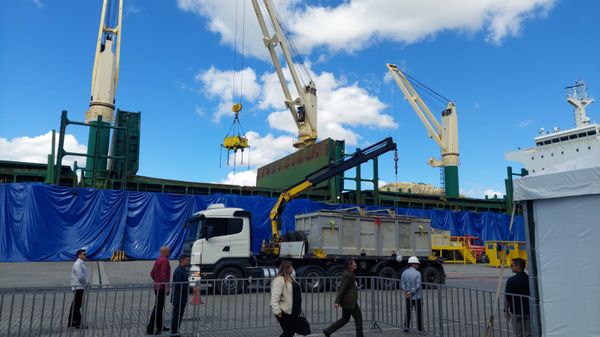 Carregamento do lítio verde da Sigma, na Vports, novo Porto de Vitória