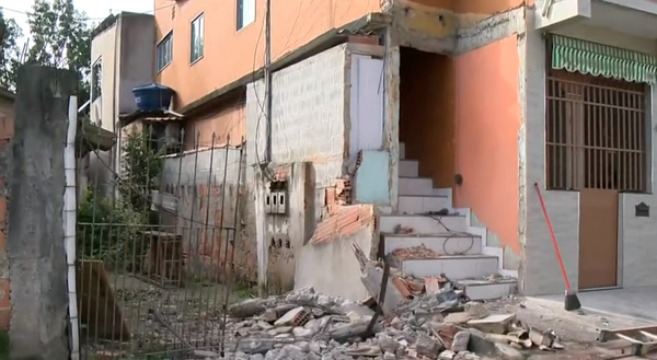 Casa destruída em acidente na erra