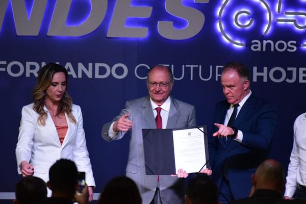 Da esquerda para a direita: a presidente da Findes, Cris Samorini; vice-presidente da república, Geraldo Alckmin; governador do Espírito Santo, Renato Casagrande