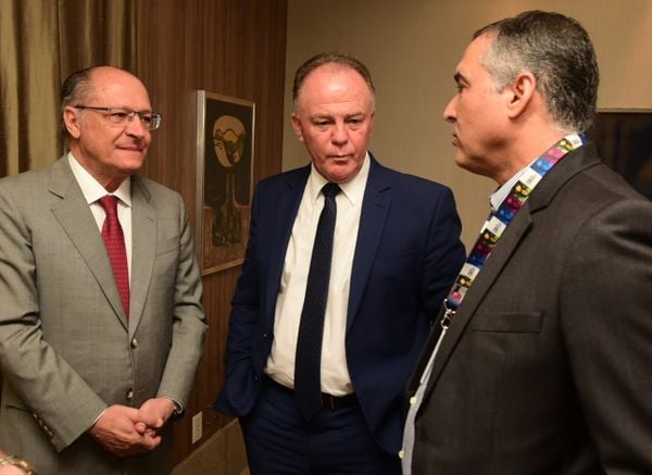 O vice-presidente Geraldo Alckmin em conversa com governador Renato Casagrande e o presidente da Rede Gazeta, Café Lindenberg por Ricardo Medeiros