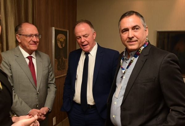 O vice-presidente Geraldo Alckmin, o governador Renato Casagrande e o presidente da Rede Gazeta, Café Lindenberg por Ricardo Medeiros