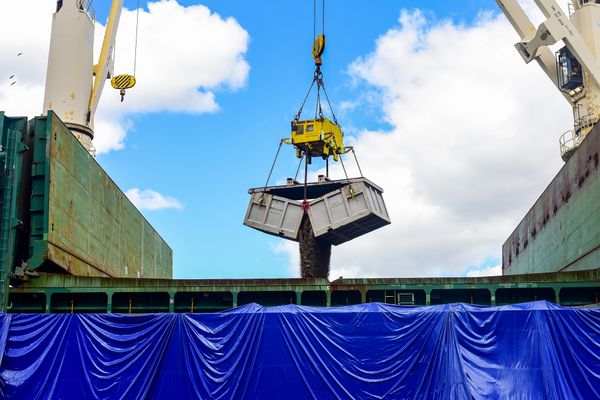 Primeira carga de lítio é exportada pelo Porto de Vitória