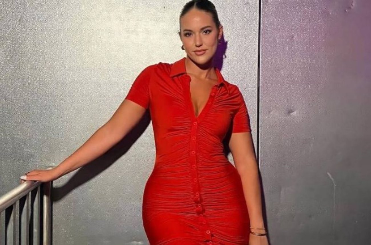 Modelo curvilínea que viralizou na estudou criminologia e já(04)