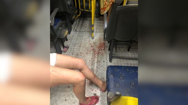 Após as agressões, ônibus ficou sujo de sangue