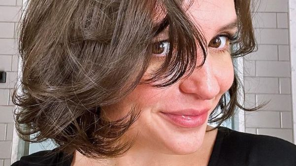 Monica Iozzi compartilha novo corte de cabelo para interpretar 