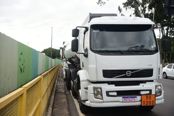 Tanqueiros iniciam greve e paralisam transporte de combustível no Espírito Santo por Ricardo Medeiros