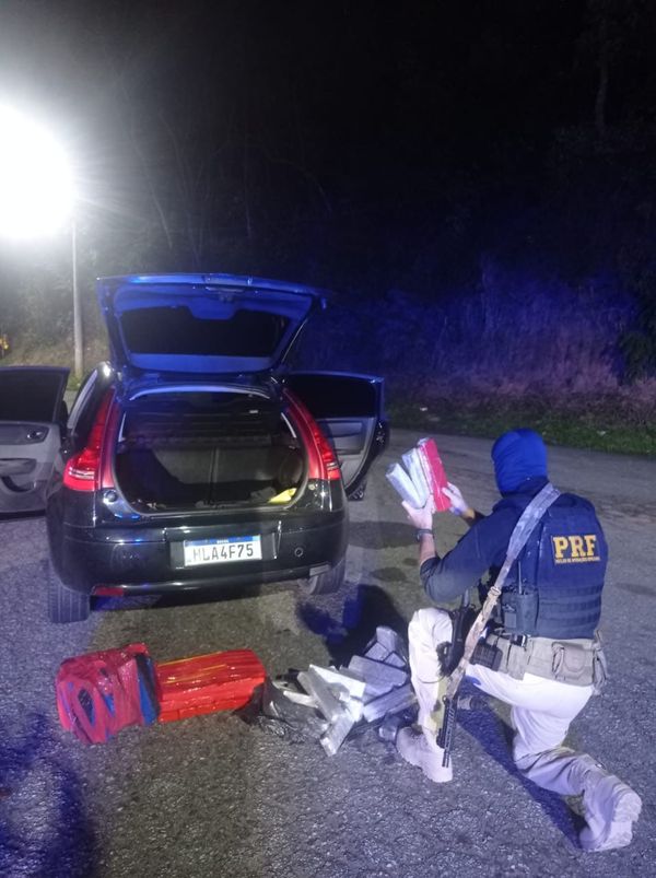 Homem é preso com mais de 80 tabletes de drogas no Sul do ES por Divulgação/PRF 