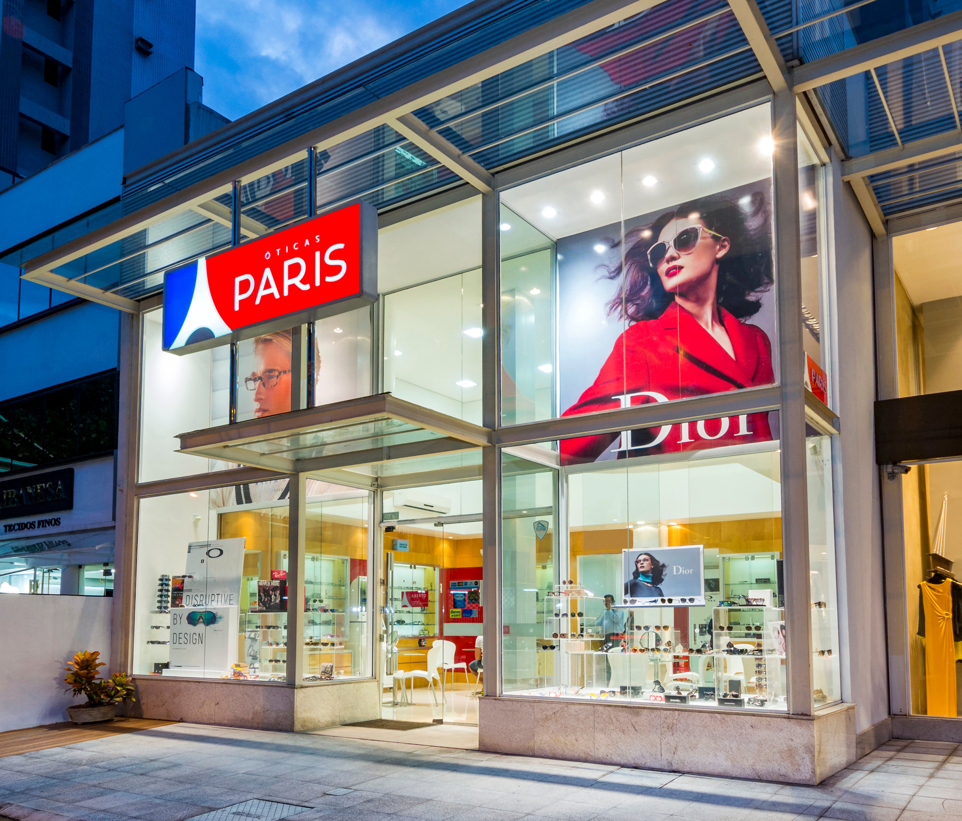 Óticas Paris oferece óculos com lentes capazes de reduzir o aumento de grau e tem o primeiro laboratório do País a ser homologado por três grandes fornecedores mundiais